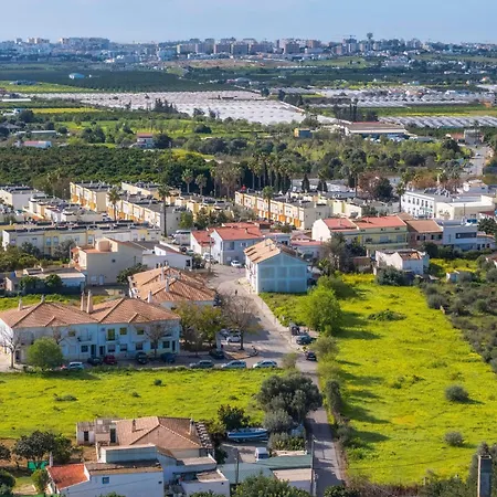 Calm Paradise Close To The בית נופש